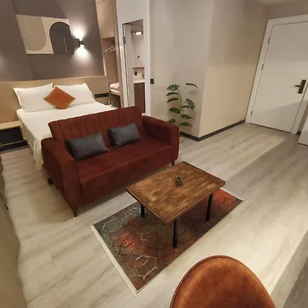 New Falcon Aparthotel *